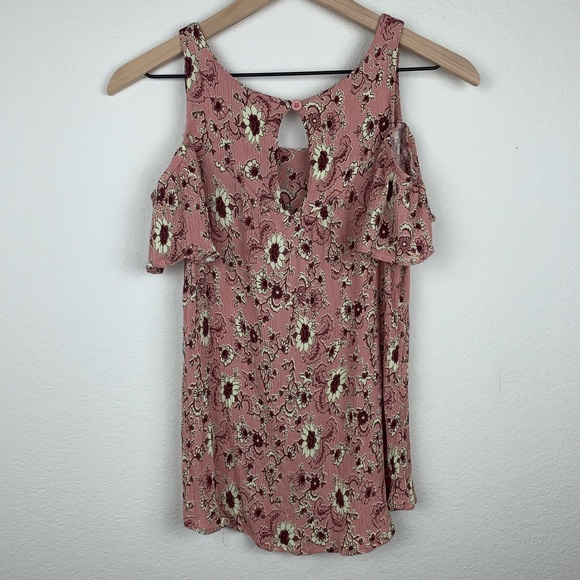 Perfect Cold Shoulder Top - Picture 3 of 3